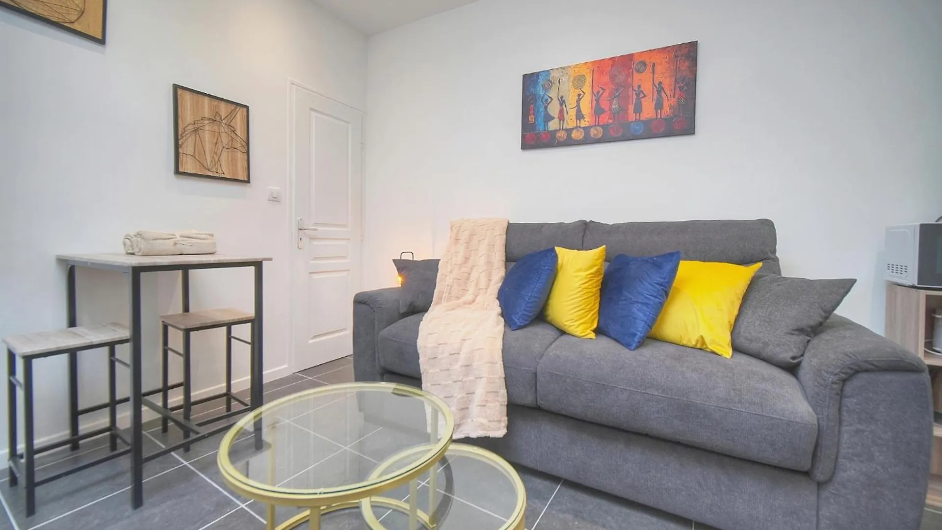 Vca House -5 Appartements - 15Min Mer- Wifi-Clim Cannes 0*,  Francja