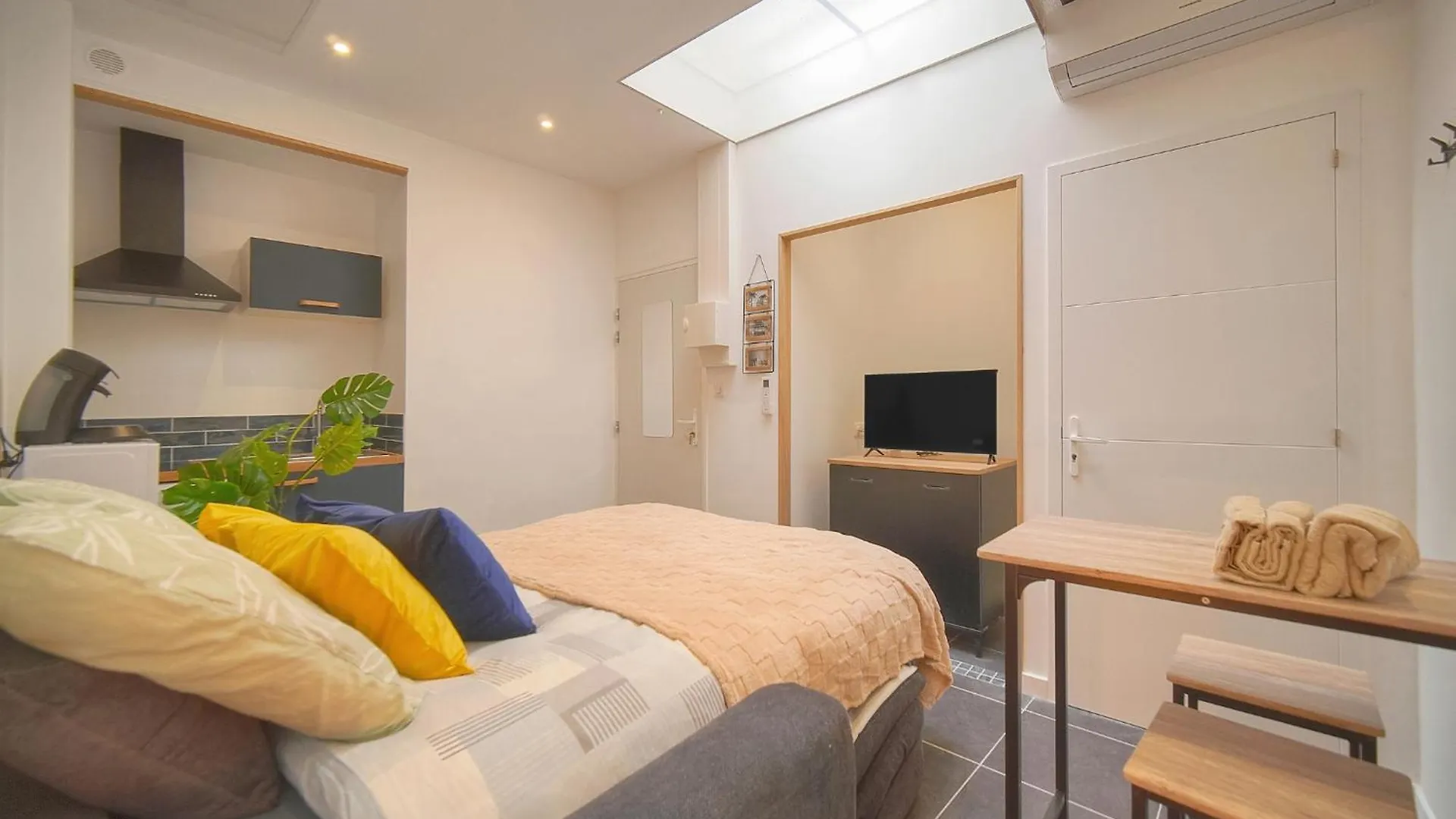 Vca House -5 Appartements - 15Min Mer- Wifi-Clim Κάννες